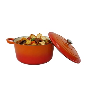 <span class=keywords><strong>Cocotte</strong></span> <span class=keywords><strong>en</strong></span> <span class=keywords><strong>fonte</strong></span> émaillée, couleur orange dégradé, avec couvercle à boutons auto-verseurs pour une cuisson humide et fondante - Product Image 1