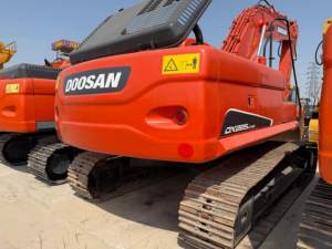 Excavadora de cadenas usada Doosan DX250, modelo 2023, pocas horas, excelente estado, componentes de motor, engranajes y rodamientos en stock. - Product Image 4