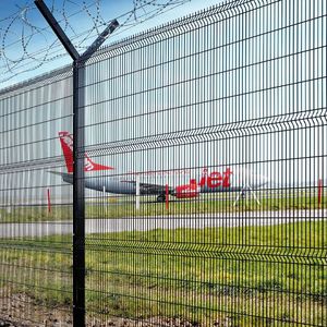 Clôture de sécurité aéroportuaire avec poteaux en Y, <span class=keywords><strong>grillage</strong></span> soudé anti-escalade <span class=keywords><strong>pour</strong></span> la protection périmétrique de l'aviation, galvanisée et thermolaquée - Product Image 1