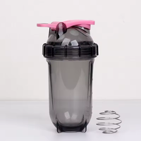 Bouteille shaker de sport portable en plastique écologique de 500 ml avec mesure et agitateur pour protéines et eau