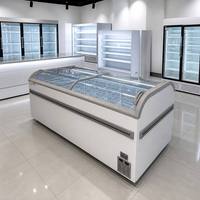 Congelador tipo isla comercial de 4 puertas con enfriamiento directo para carnicerías y pescaderías, con control digital.
