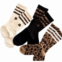 Chaussettes de sport personnalisées OEM pour femmes, en jacquard uni, avec bordure à 3 rayures, en coton côtelé, séchage rapide, respirantes, compression de classe 2, été