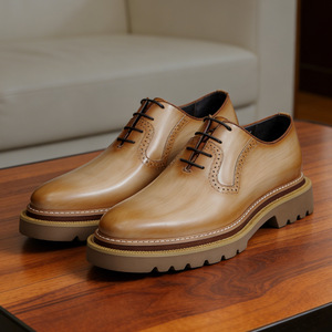 Chaussures pour hommes en cuir véritable luxueuses - Chaussures Oxford en cuir uni fabriquées à la main - Chaussures habillées pour affaires - Style estival - Product Image 4