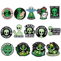 Broche fantaisie en alliage électroplaqué motif extraterrestre, badge de dessin animé avec slogan amusant, accessoires créatifs personnalisés pour sacs et vêtements