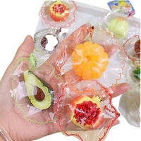 Hot verkopende rubberen appel-aardbei stressverlichtende squishy fidget toys kantoor grappige verschillende vormen fruit knijpjes
