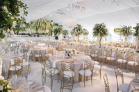 Chaises de mariage blanches pour événements en plein air, appartements et villas - Design moderne, qualité supérieure