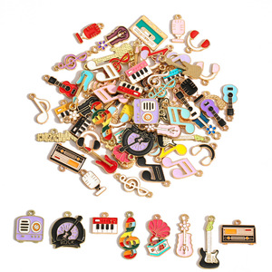 Bonito Colgante <span class=keywords><strong>de</strong></span> Aleación con Diseño <span class=keywords><strong>de</strong></span> Guitarra, Auriculares y Micrófono, con Efecto <span class=keywords><strong>de</strong></span> Goteo <span class=keywords><strong>de</strong></span> Aceite, para Joyería DIY, Collar, Pulsera, Llavero, Adorno para Bolso - Product Image 5