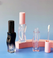 Vente en gros de contenants pour huile à lèvres en forme de vague de 2,5 ml, tube à gloss à lèvres rose vide, emballage cosmétique pour gloss à lèvres, logo personnalisé