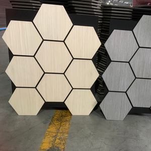 Panneau acoustique en bois 3D classique Akupanel européen, personnalisable, 600 mm de large - Product Image 1