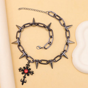 Collar gótico con tachuelas, colgante de cruz y corazón de aleación de zinc, joyería punk para fiestas - Product Image 3