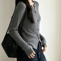 Top en tricot ajusté élégant à manches longues et col en V pour tenue décontractée quotidienne, pull en tricot pour femmes