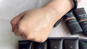 Chuyên Nghiệp Bảo Hiểm Đầy Đủ Vegan Ánh Sáng Bảo Hiểm Nền Tảng Nhãn Hiệu Riêng Chất Lượng Cao Nền Tảng Trang Điểm Không Thấm Nước Và Matte - Product Image 2