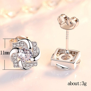 Orecchini a Perno Quadrati con Cristalli a Petalo 3D per Donne, Eleganti Accessori Floreali per Uso Quotidiano - Product Image 5