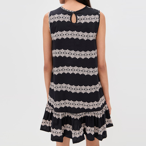 Abito Mini Casual da Donna Wisrise Fashion Personalizzato con Motivo Floreale <span class=keywords><strong>a</strong></span> <span class=keywords><strong>Righe</strong></span> Bianche e Nere, Senza Maniche e Orlo Arricciato - Product Image 2