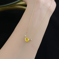 Collier Pendentif Cœur Minimaliste en Diamant Jaune de Laboratoire Réglable en Or Jaune 18K avec Charme Délicat pour Femme