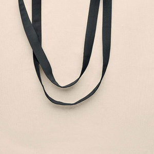 Bolsa de compras moderna y reutilizable, diseño ecológico con asa suave para fácil transporte, disponible en varios colores. - Product Image 2