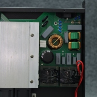 Amplificateur de puissance audio professionnel 4 canaux classe D 4-600W, corps métallique, entrée XLR, montage sur support pour systèmes audio surround
