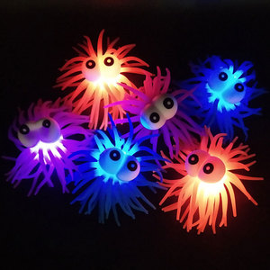 Jouet gonflable en TPR Jincan en forme d'oursin scintillant avec longs poils et grands yeux, idéal pour la vente en gros - Product Image 6