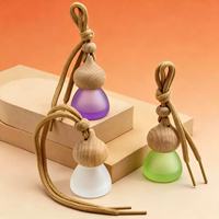 Nouveau modèle de flacon vide de 8 ml pour parfum de voiture, en verre dépoli conique avec couvercle en bois, diffuseur d'huiles essentielles, populaire pour la voiture