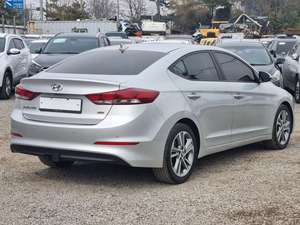 Sedán Hyundai Avante AD 2017 Plateado, Gasolina, BSD, Asientos Calefactables, Navegación, Cámara, Usado, Buen Rendimiento de Combustible - Product Image 2