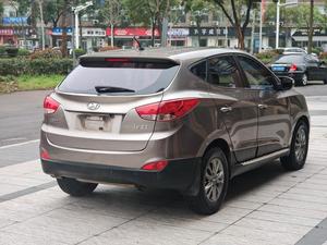 รถยนต์ SUV มือสองราคาถูก ยี่ห้อฮุนได รุ่น IX35 ปี <span class=keywords><strong>2015</strong></span> เครื่องยนต์ 2.0 ลิตร เกียร์อัตโนมัติ ขับเคลื่อน 2 ล้อ รุ่น Comfort 5 ที่นั่ง ใช้เชื้อเพลิงเบนซิน สำหรับผู้ใหญ่ในแอฟริกา - Product Image 4