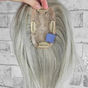 การออกแบบใหม่ Sliver Topper สี<span class=keywords><strong>เทา</strong></span>ผมมนุษย์ฐานผ้าไหมหนังกําพร้ายุโรปชิดชิด Toppers ผมมนุษย์ที่มองไม่เห็นสําหรับผู้หญิง - Product Image 1