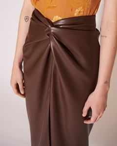 Fente latérale de couleur marron et <span class=keywords><strong>jupe</strong></span> <span class=keywords><strong>longue</strong></span> en similicuir PU serrée à la mode décontractée plissée pour femmes - Product Image 5