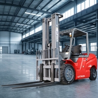 Montacargas Eléctrico Contrapesado Liftron CPD30 de 3000 kg con Dirección Compacta para Manejo de Materiales en Almacenes de Semillas Agrícolas