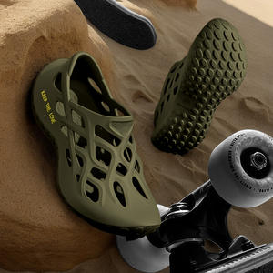 Zuecos EVA para Hombre, Cobertura Total, Transpirables, con Patrón de Orificios, Suela Antideslizante, para Jardín, Taller, Hogar, Tallas 39-47 EU, Ligeros - Product Image 1