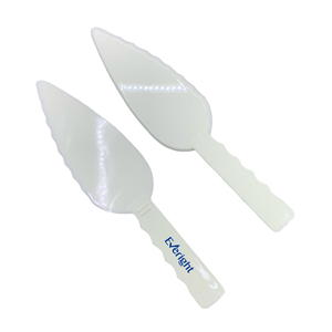 GP152 Coltello Creativo in Plastica per Torte, Spatola Antiaderente per Dessert, Utensile da Forno per Compleanni, Matrimoni, Feste - Product Image 1