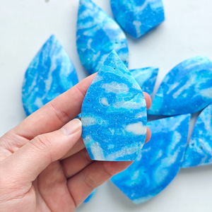 Piedra Curativa de Cristal al por Mayor, Hermosa Forma Libre Pulida, Adornos Artificiales de Larimar en Forma de Gota de Agua para Decoración - Product Image 5