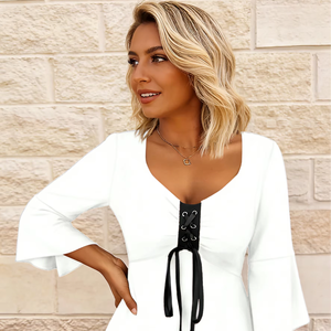 เสื้อสีขาวคอวีเซ็กซี่ผูกเชือก – เสื้อแขนกระดิ่งทรงบานพร้อมชายเสื้อไม่สมมาตรสำหรับเดทไนท์และใส่ทำงาน - Product Image 1