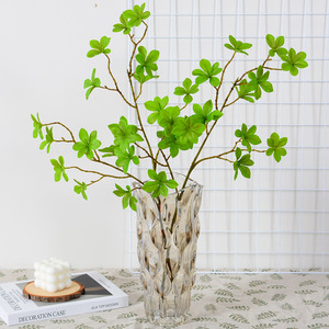D248 Multi-Petal Bell Leaves Seven-Star Texture Plantes en soie collée Verdure pour le salon de la maison - Product Image 1