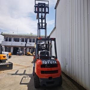 Toyota LPG 3 Tons Three Masts Gas <b>Forklift</b> 4.5 Meters with Side Shift - Product Image 6