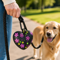 Distributeur de sacs à déjections canines en forme de cœur pour chiot, poussette, parc, entraînement, mains libres, pour propriétaires d'animaux