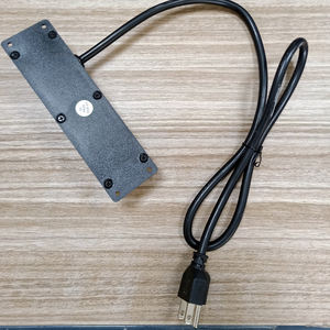 مقبس كهربائي قابل للتركيب على السطح مع منفذين USB للشحن وحماية من الحمل الزائد للخزائن وسطح الطاولة - Product Image 1