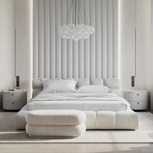 Luxueuze Italiaanse stijl kingsize bedset met comfortabel houten frame, zachte bekleding, gemaakt in China voor hotels - Product Image 2