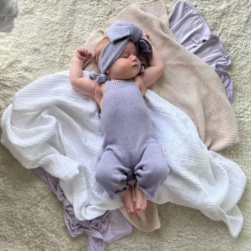 2024 Einzigartiges Design Unisex Sommer ärmelloser ODM-Jumpsuit 100 % Bio-Baumwolle Baby gestrickter Strampler