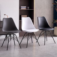Chaises blanches en plastique pour hôtels, restaurants et églises, avec base en fer et housse de coussin souple, best-seller