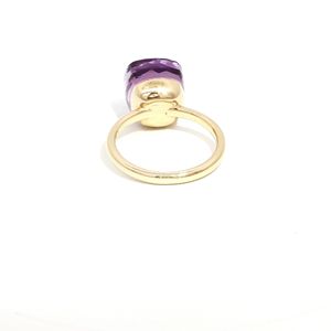 Anillo Solitario con Amatista Cabujón en Oro Amarillo de 18K - Product Image 3