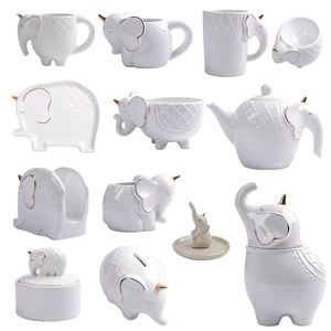 Gato pintado a mano <span class=keywords><strong>3D</strong></span> personalizable con bufanda roja Tarro de cerámica para galletas de caramelo para decoración navideña Almacenamiento y contenedor de alimentos - Product Image 2