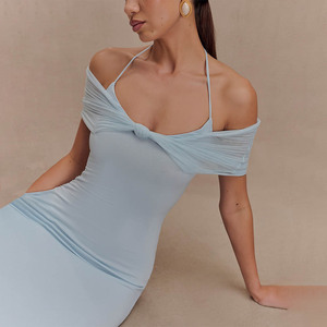 Robe de soirée longue à épaules dénudées, dos nu, taille naturelle, avec empiècements transparents et patchwork - Product Image 2