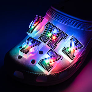 LED brillante zapato encanto negro blanco letras PVC deporte <span class=keywords><strong>zuecos</strong></span> zapatillas personalizado LED zapato encanto maestro zapato decoración encanto a granel - Product Image 1