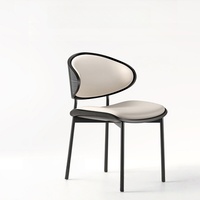 Chaises de salle à manger de style italien, chaises à dossier en bois massif, chaises en cuir haut de gamme pour restaurants occidentaux