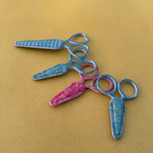 กรรไกรปักผ้ารุ่นล่าสุดจาก HABI INDUSTRIES สีตามสั่ง ผลิตจากสแตนเลส สำหรับคนถนัดขวา กรรไกรตัดไหมขนาดเล็ก ขายส่งสำหรับงานฝีมือ - Product Image 1