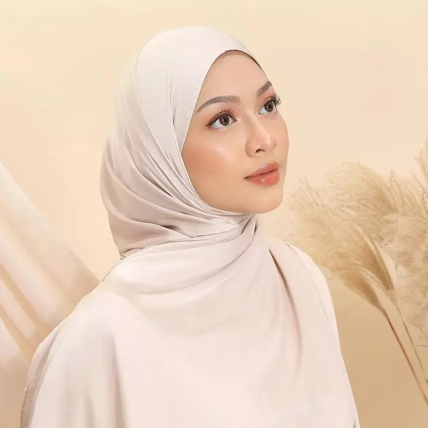 Eid al-fitr müslüman düz shaw Premium armani saten başörtüsü müslüman şal başörtüsü kadın düz ramazan başörtüsü eşarp özel