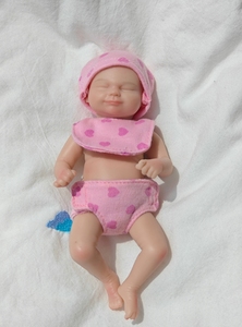 Mini Baby Doll realista de 6 pulgadas, resistente al agua, cuerpo completo realista, muñeca <span class=keywords><strong>Reborn</strong></span> de silicona <span class=keywords><strong>con</strong></span> <span class=keywords><strong>ojos</strong></span> <span class=keywords><strong>cerrados</strong></span>, juguete suave DIY para niños - Product Image 2