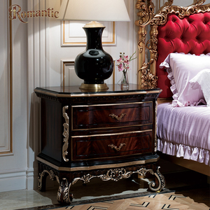 Meubles de chambre à coucher de style français de luxe, lit en bois sculpté doré rouge avec tête de lit capitonnée pour la décoration de villas royales et de palais - Product Image 3