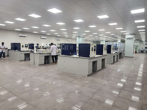 Phòng thí nghiệm đồ nội thất di động 3 người Granite phòng thí nghiệm bảng thiết bị bán đảo trung tâm phòng thí nghiệm băng ghế dự bị với bồn rửa - Product Image 2