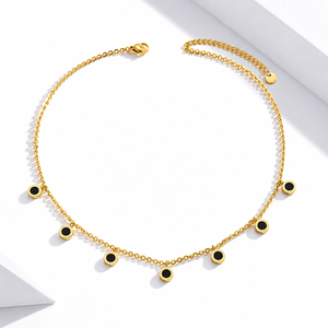 Collar de Acero Inoxidable con Disco Negro, Concha Blanca Acrílica y Siete Dijes, Chapado al Vacío en Oro de 14K - Product Image 1